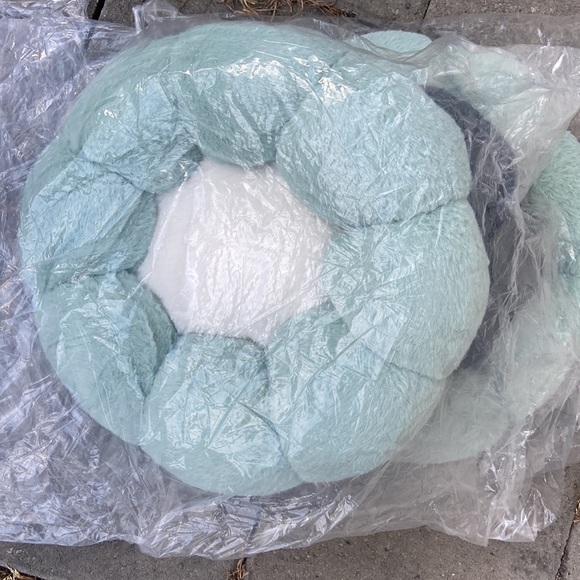 Small green flower pet bed NIP - Picture 4 of 6